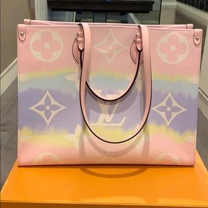 Louis Vuitton Escale OntheGo GM
